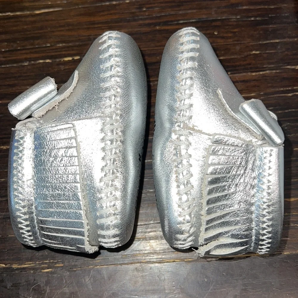NIB Minnetonka Infant’s Rosie Bootie SILVER